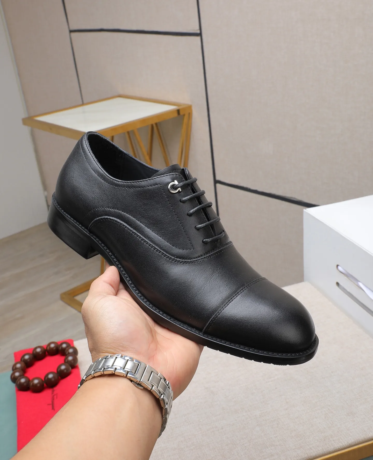 Men's shoes 💰540📛📛 (water-dyed cow lining) Salvatore Ferragamo high-end (Salvatore Ferragamo) is the world's top luxury footwear brand, coming from the fashion kingdom of Italy. It is famous all over the world for its traditional handmade design and novel styles... 🚶🏻🚶🏻New suit shoes are available simultaneously at the counter. This model is made of pure handmade imported Italian calfskin ➕soft water-dyed cowhide lining Original authentic outsole🌀🌀Size: 38➖44 (45 46 customized)